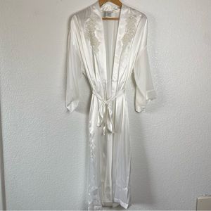 Vintage White Bridal Robe with sequin Appliqué Size Large